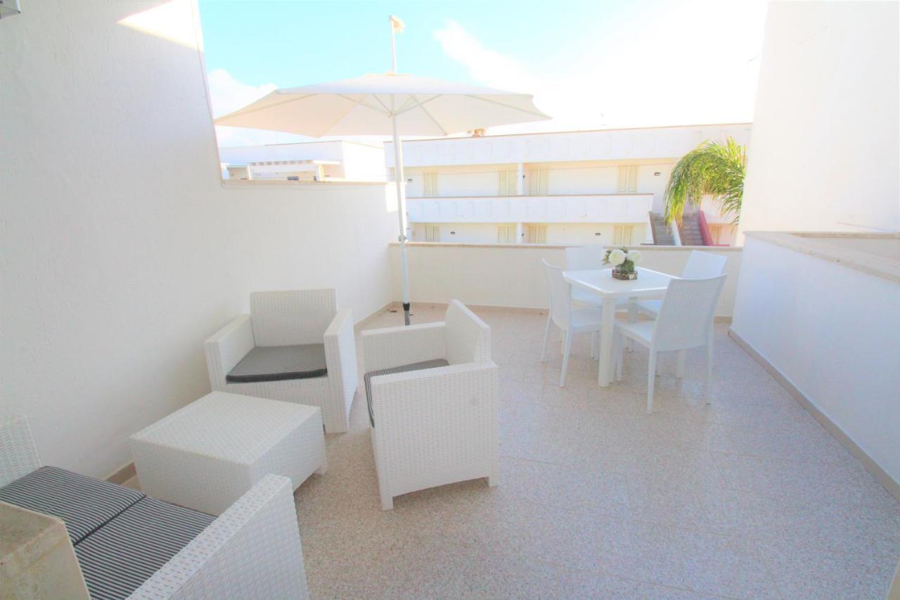 Appartamento A 150 M Dal Mare Climatizzato Con Bellissimo Patio Esterno Torre Pali Exterior photo