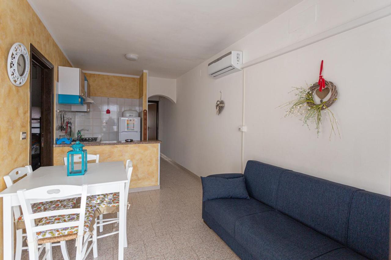 Appartamento A 150 M Dal Mare Climatizzato Con Bellissimo Patio Esterno Torre Pali Exterior photo