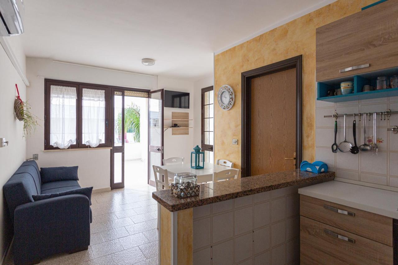 Appartamento A 150 M Dal Mare Climatizzato Con Bellissimo Patio Esterno Torre Pali Exterior photo