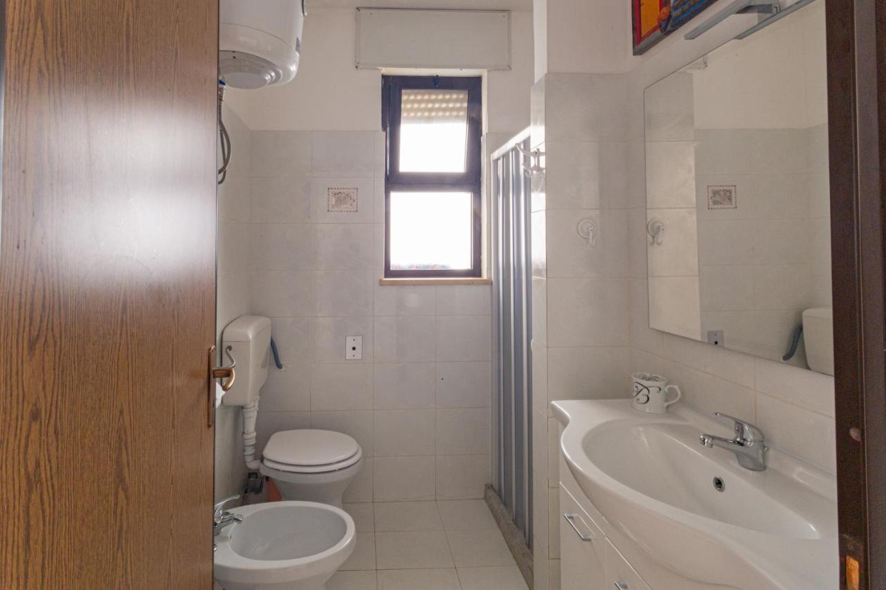 Appartamento A 150 M Dal Mare Climatizzato Con Bellissimo Patio Esterno Torre Pali Exterior photo